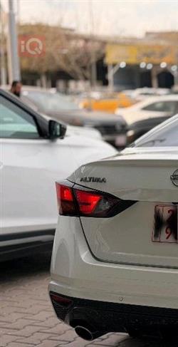 نيسان ألتيما